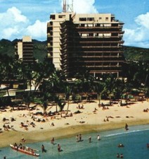 Hilton Hawaiian Village Duke Kahanamoku Beach Postcard Mike Roberts Color 