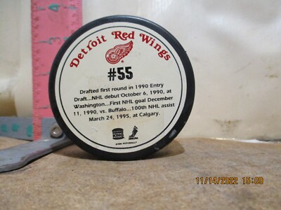 DETROIT RED WINGS HOCKEY / BURGER KING HOCKEY PUCK FROM 1995/1996 SEASON