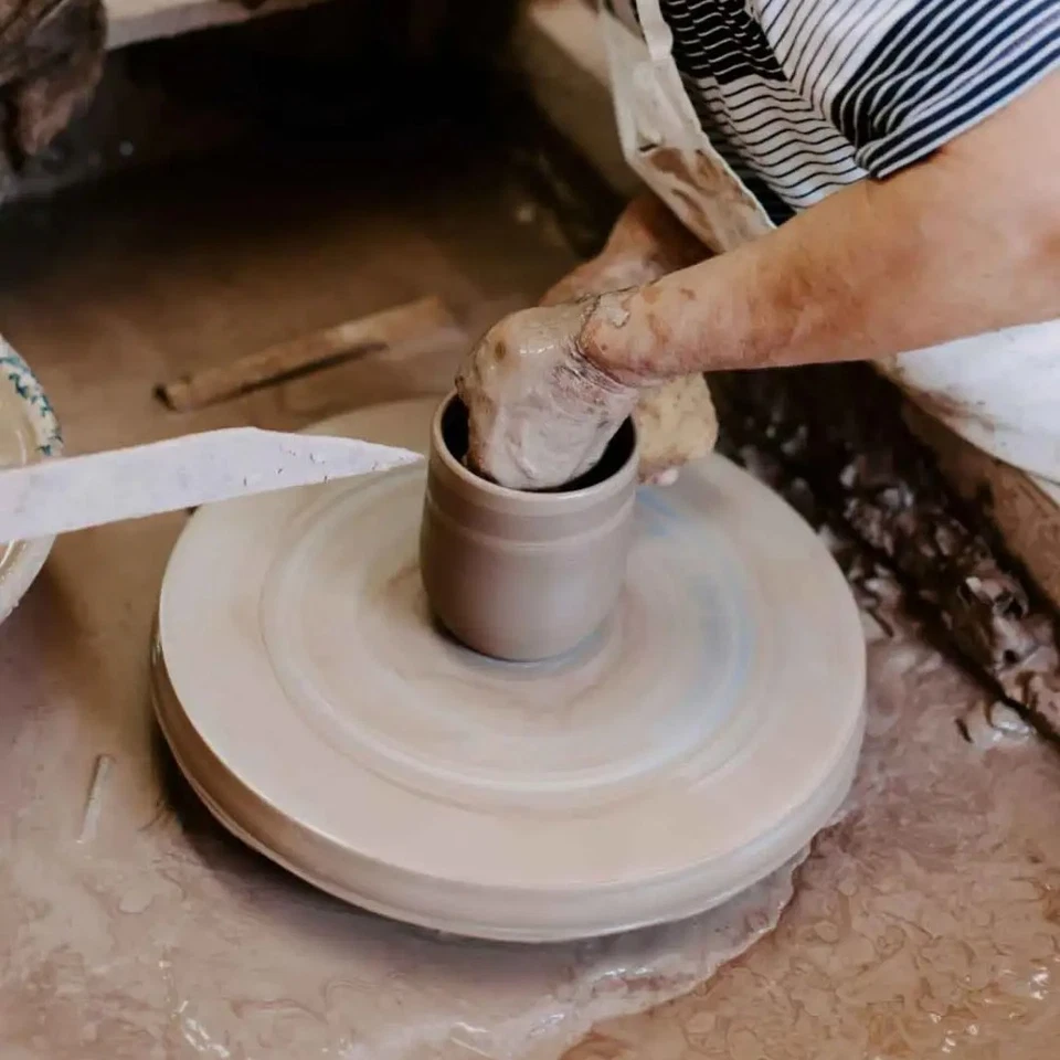 Plato de cena Martinez Pottery Heritage de gres a rayas azules 10,5 pulgadas Foto 4 de 4