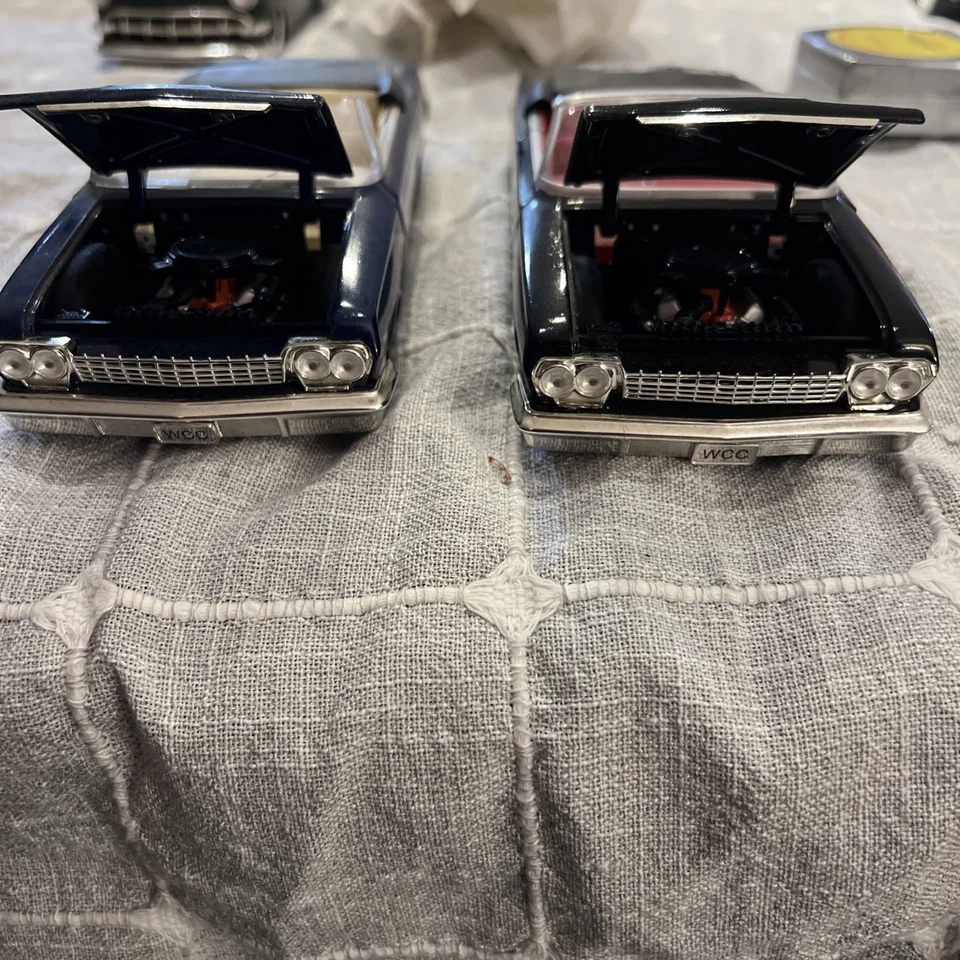 Coche diecast West Coast Choppers JESSE JAMES IMPALA 1:24 coches negros y azules Foto 2 de 4