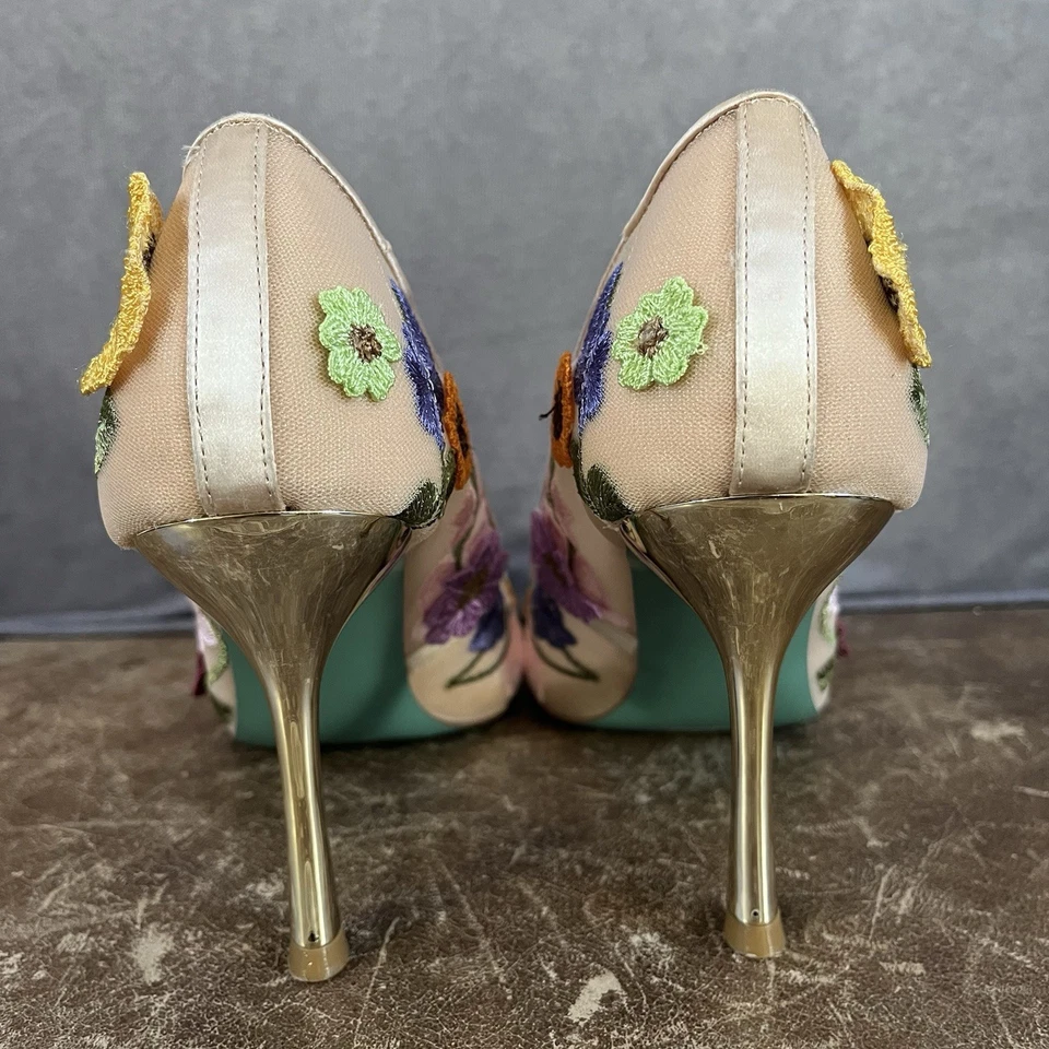Zapatos de salón Betsey Johnson Aimey para mujer 8 M beige desnudo apliques malla tacones florales Foto 3 de 4