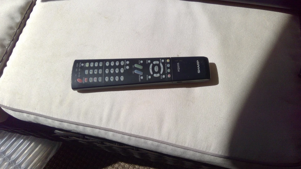 Sharp 37inch TV Model LC-37D44U 37" AQUOS 720p LCD TV - Image 4 of 4