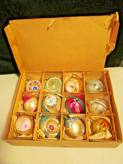 VINTAGE CHRISTMAS DECORATION POLAND TRIPLE INDENT GLASS ORNAMENTS