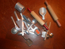 Vintage Children  s Aluminum Baking Cooking Toy Play Set 22 Pieces Some Wear