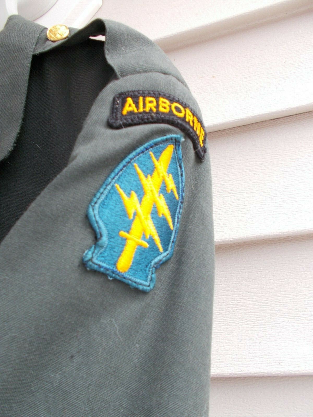 VINTAGE men's MILITARY DRESS JACKET AIRBORNE PATCH S… Gem