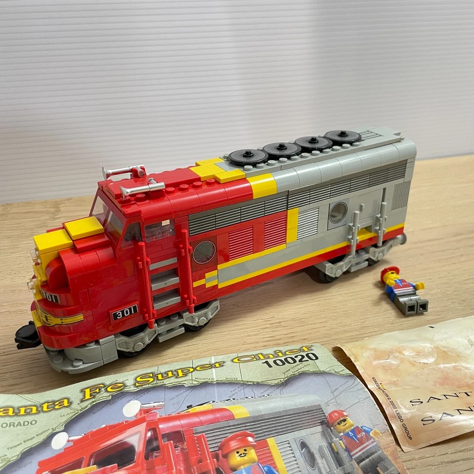 Lego 10020 Santa Fe Super Chief - w/ booklet x1 fig and stickers - 95%+ - Bild 2 von 4