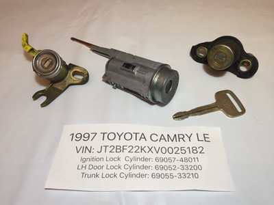 1997-2001 LEXUS ES300 TRUNK REAR DOOR LOCK CYLINDER WITH KEY USED OEM!