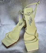 NEW SO ME Green Strappy Block Heel Sandals Square Toe Size7
