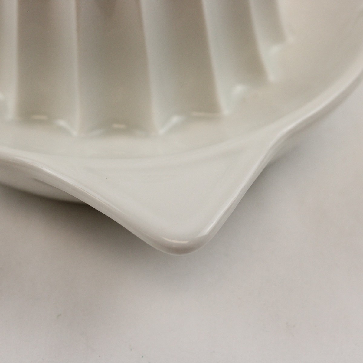 Vintage White Ceramic Lemon Squeezer Manual Citrus Press Retro | eBay