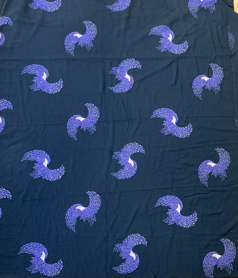 Tela de rayón águila púrpura vintage pájaro volador ala rota pluma negra 2+ yardas Foto 3 de 4