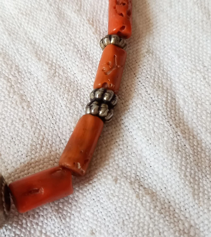 Antica Collana girocollo corallo naturale lunga 45 cm barilotti da 5 a 19 mm - Immagine 3 di 4