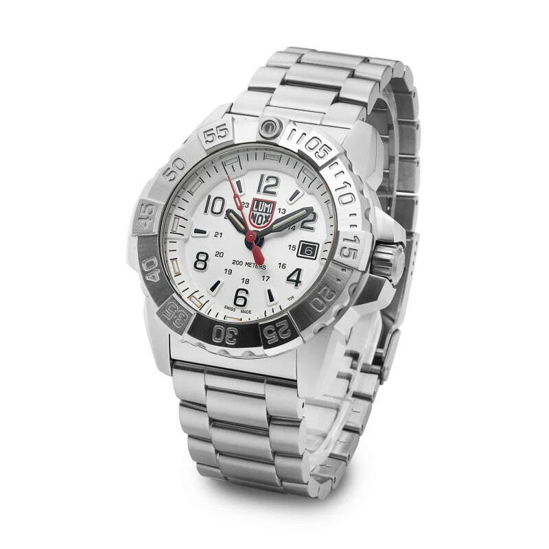 Luminox swiss quartz 200 best sale meters
