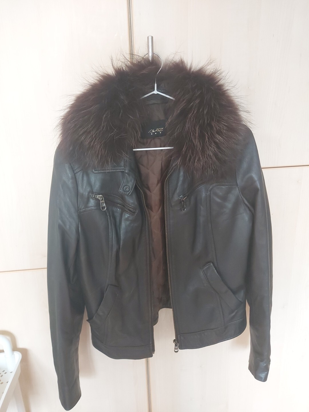 Men's Leather Jacket with Detachable Natural Fur Collar-image