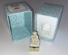 New In Box. Madame Alexander YELLOW ROSEBUD PORCELAIN HINGED BOX 90615 XOXO.