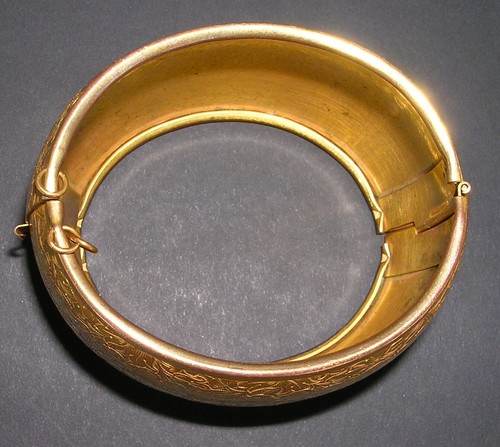 MIRIAM HASKELL Bangle Bracelet Signed 2" W Floral Etched Hinged - Picture 5 of 5