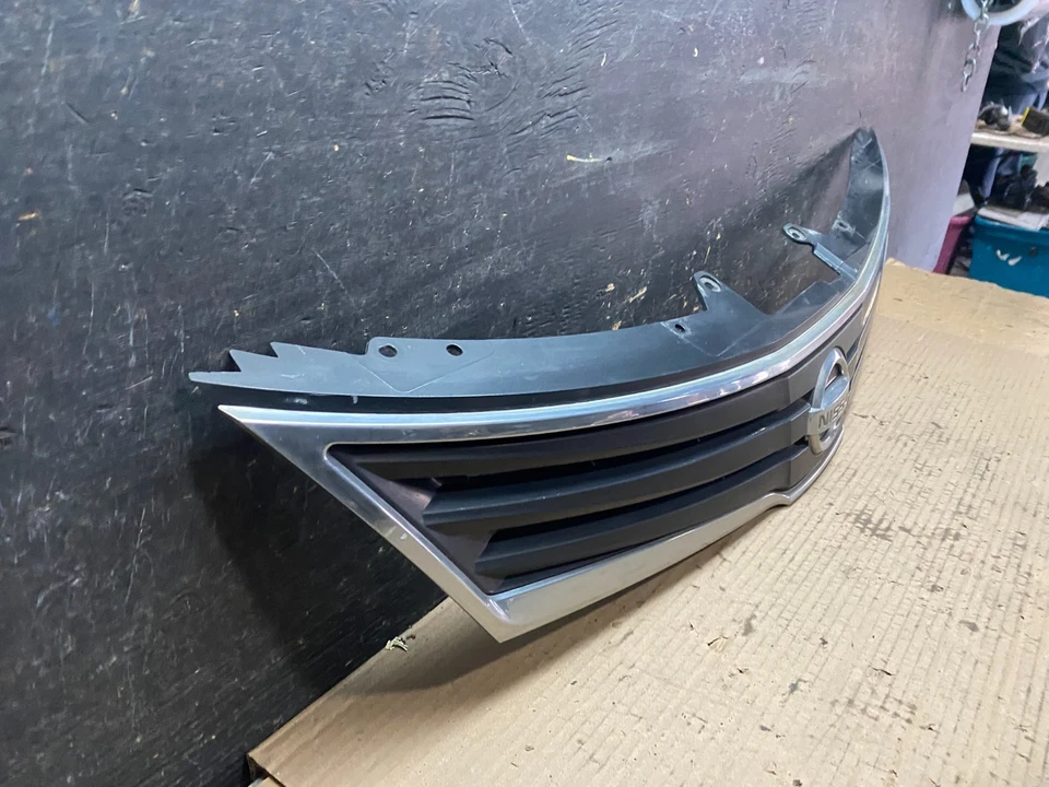 2010 to 2012 Nissan Versa Hatchback Front Upper Grill Grille Oem V2474 DG - Image 3 of 4