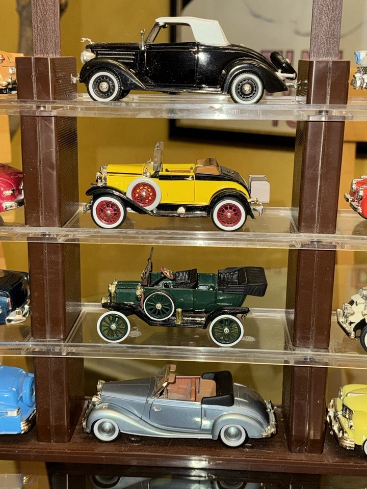 Museo Nacional del Motor como nuevo 1:32 expositor con 12 coches muy limpio estado. Foto 4 de 4