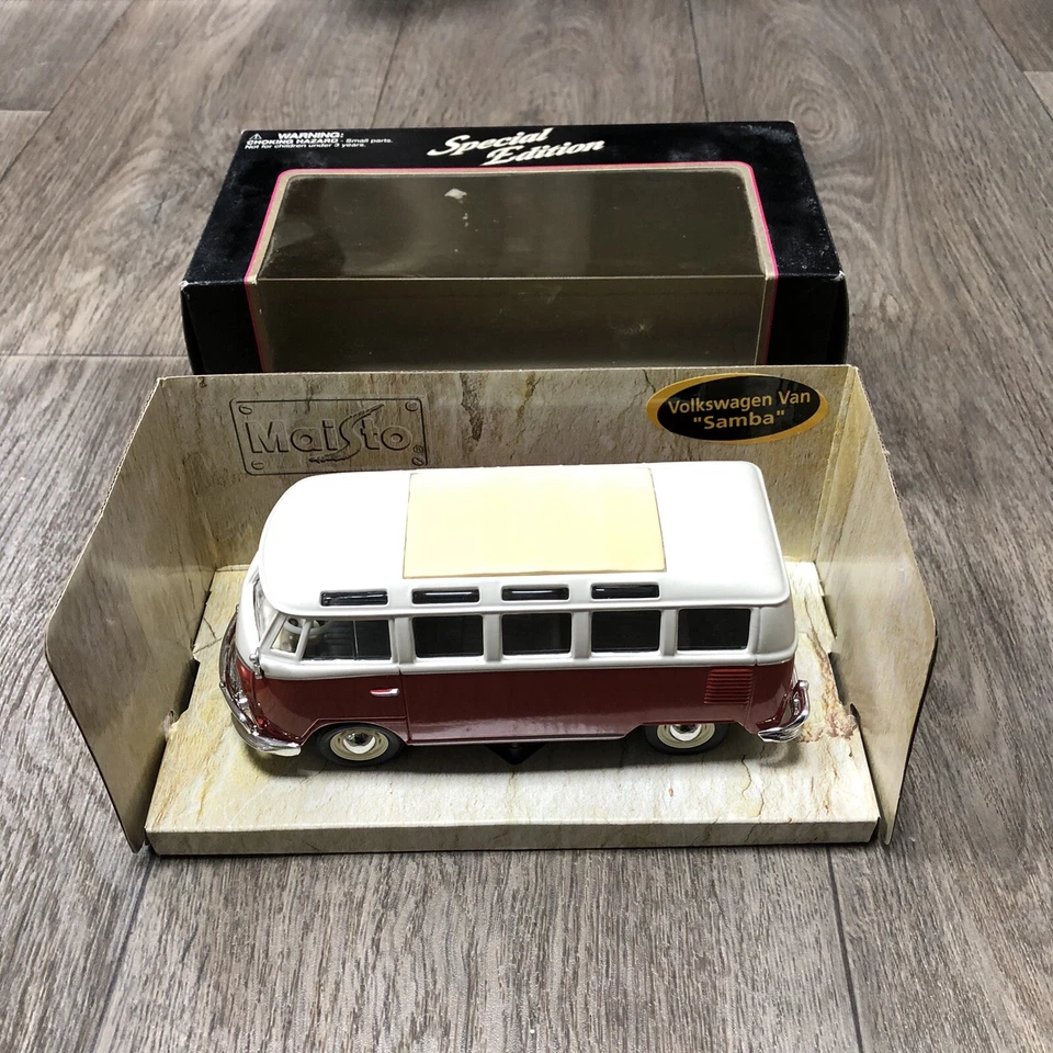Cámper diecast Maisto VW VAN BUS SAMBA escala 1:25 roja/blanca. Edición especial Foto 3 de 4