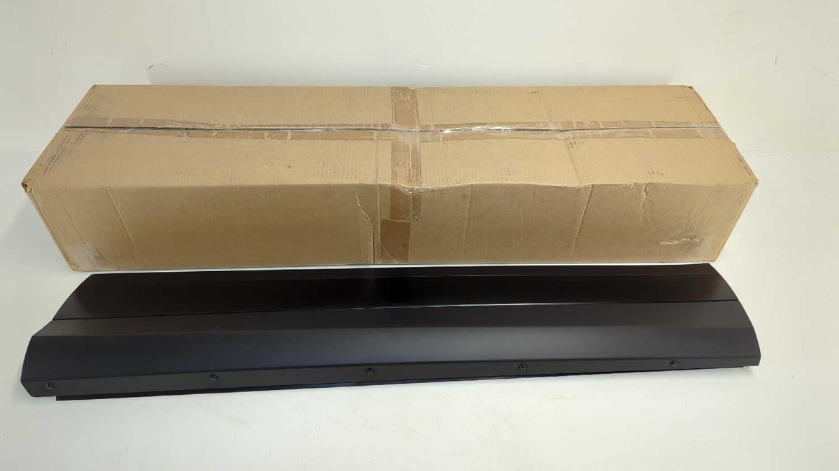 New OEM Genuine Land Rover RH Front Lower Door Molding 2020-2023