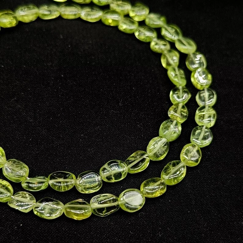 Collar de piedras preciosas ovaladas lisas de peridoto verde natural de 18" hecho a mano para hombres y mujeres Foto 3 de 4