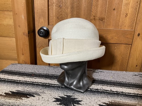 Vintage Designer OLEG CASSINI Mod Hat 1960's Crème Hat - Picture 9 of 9
