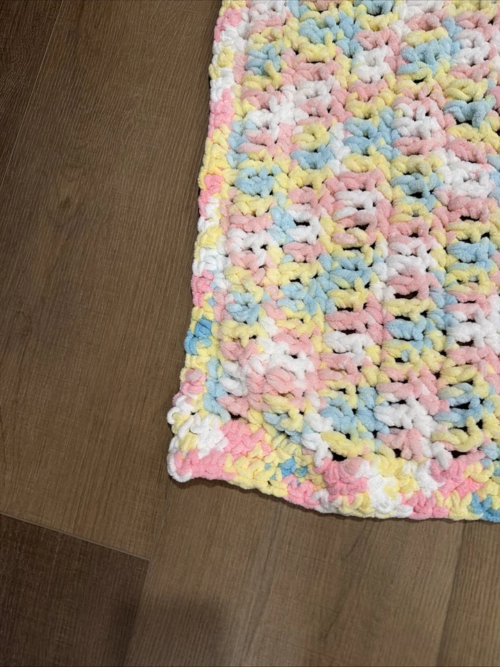 Manta de bebé hecha a mano de ganchillo * afgana * manta Bernat hilo * bebé niña * Foto 3 de 4