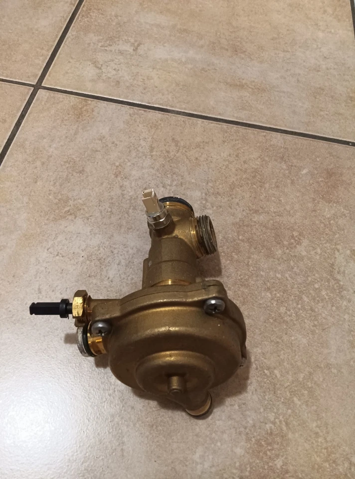 Valvola Tre Vie Presostatica Per Caldaia Immergas - Imagen 2 de 4