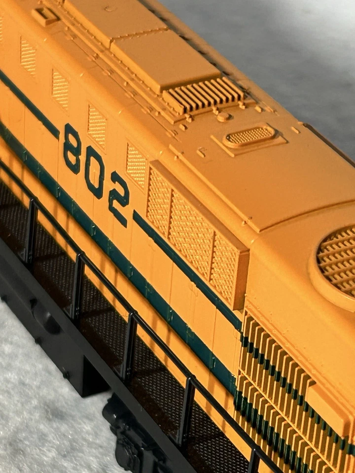 Rare Atlas/KATO Alco RS-11 Maine Central RR Loco HO - Image 4 of 4