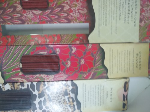 Aladdins lamp metal incense burners (x2) with 5 open packs of incense. See pics. - Picture 12 of 14