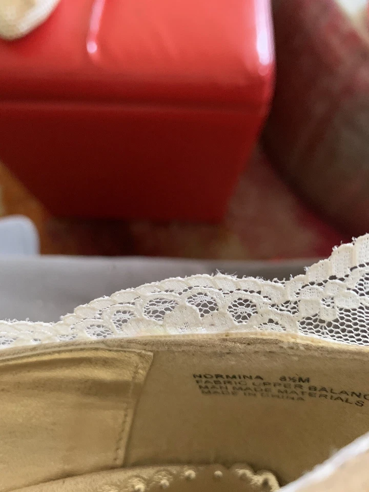 Pearl And Lace Wedding Shoe -Size 8.5 - Image 4 of 4