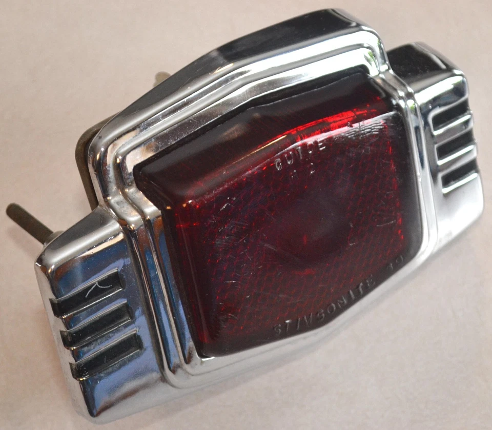 1941-1947 Pontiac Right Taillight Lamp Lens, Bezel, Socket & Bulb 1942 1946 - Image 3 of 4