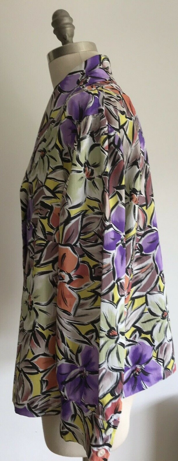 Vintage 1980's Floral Print Blouse, Size  armpit to armpit 23.5" approx 5