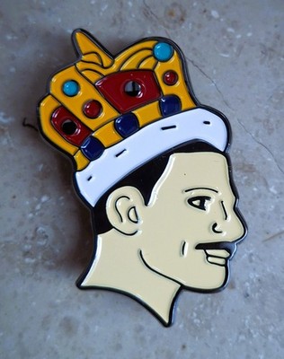FREDDIE MERCURY -- PIN / BADGE / ANSTECKER -- POP ROCK / HARD ROCK -- QUEEN