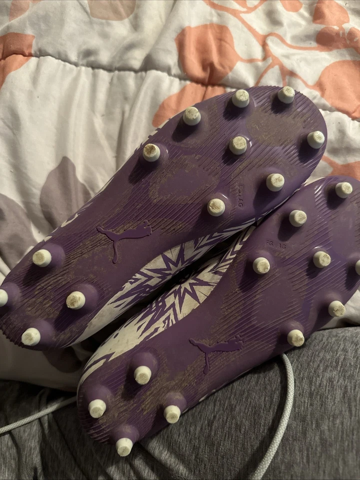 Kids PUMA Size 5 Cleats Soccer Shoes - Image 3 of 3