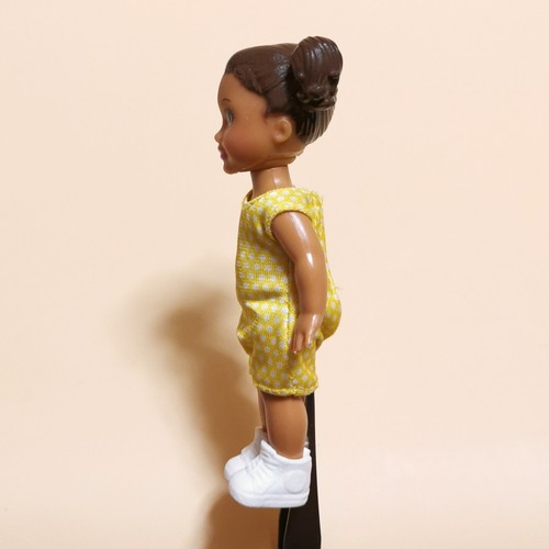 Mattel Barbie Skipper Babysitter KELLY AA DOLL 4" Girl Figure 2018 Yellow Jumper - Picture 3 of 5