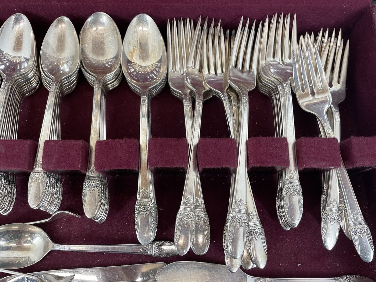1940s First Love Silverplate 113 piece Set Chest 1847 Rogers 1940s First Love Silverplate 113 piece Set Chest 1847 Rogers