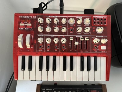 希少]Arturia Microbrute RED
