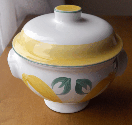 Herend Village Lemonade covered veg bowl/casserole~Hungary~retired~pristine - Picture 2 of 4