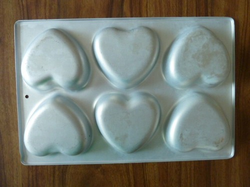 Teglie/stampi per biscotti/torte a forma di cuore. Alluminio 6 Cuori 1”Profondità, 8”x12” - Foto 2 di 3