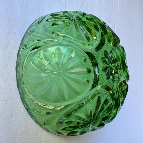 Vintage Anchor Hocking Green Glass 4" Bowl Star & Cameo Medallion Pattern - Picture 4 of 7