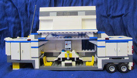 LEGO CITY: Police Command Centre (7743) 99% Complete