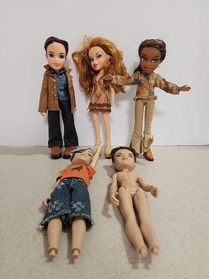 Vtg Lot Of 5 Bratz  Dolls MGA 2001 - 3 With Clothes And Shoes 2 No Shoes