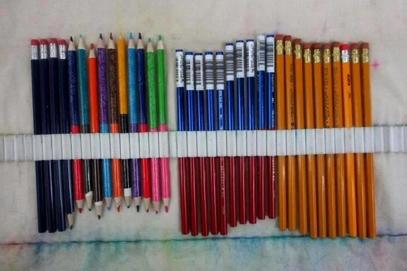 Envoltura de rollo de lápiz de color gris Damero con estampado de perro para almacenamiento de 100 lápices Foto 4 de 4