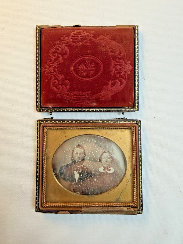 Antique Daguerreotype c.1850s – Double Portrait Couple – Original Case Oval Mat