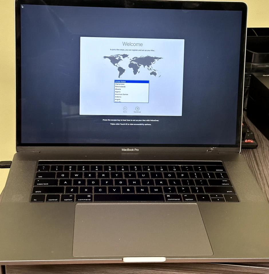 Apple MacBook Pro 15" Intel i7 6th 2.60 GHz 16GB 256GB A1707 finales de 2016 MLH32LL/A Foto 2 de 4