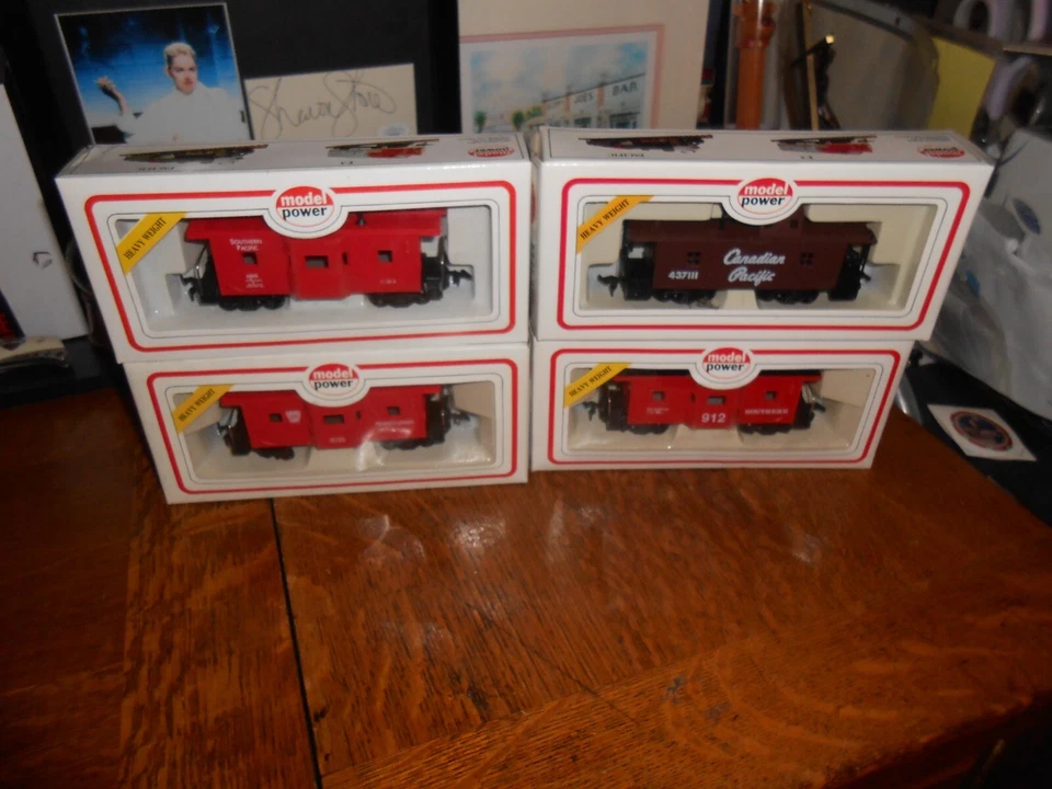 MODEL POWER HO LOT OF 4 DIFFERENT CABOOSES 8247/8243/8244/9147 BRAND NEW FREE SH - Image 4 of 4