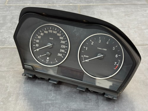 Tacho BMW 1er F20 F21 116i Kombiinstrument KM/H Benzin Tachometer 9287447
