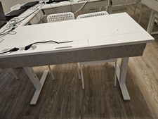 Zum verkaufen ein verstellbarer schülerschre...
