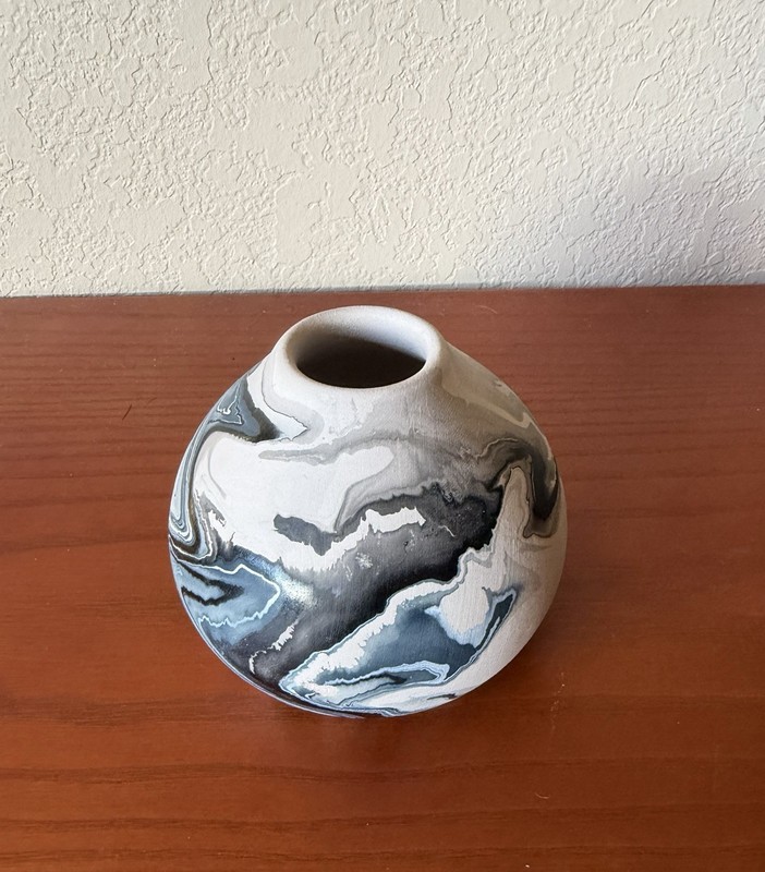 Nemadji Indian River Pottery 4” Vase, Bisque/Blue/Gray/Black Swirl