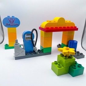 Disney Pixar Cars LEGO Duplo Set 5815 Flo's V8 Cafe Doc Hudson McQueen 2010